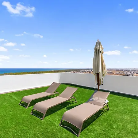 Globalstay Modern 1br With Infinity Pool Trikomo