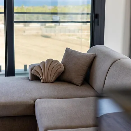 Daire Globalstay Modern 1br With Infinity Pool Trikomo