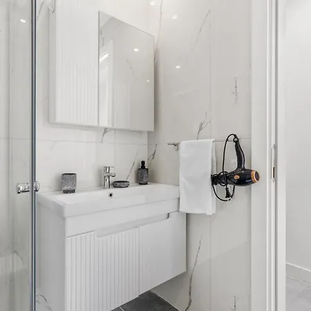 Globalstay Modern 1br With Infinity Pool Trikomo