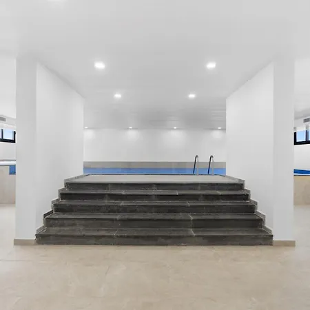 Daire Globalstay Modern 1br With Infinity Pool Trikomo